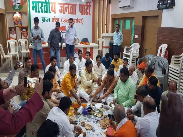 BJP Kisan Morcha organises 'tiffin meeting' (Photo:Twitter/Rajkumar Chahar)