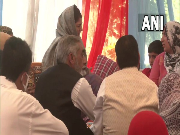 Mehbooba Mufti meeting family of Kashmiri TV actor Amreen Bhat (Photo/ANI)