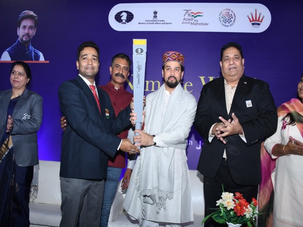 Grandmaster Deep Sengupta with Minister for Youth Affairs and Sports Anurag Thakur (Photo/SAI Media-Twitter)