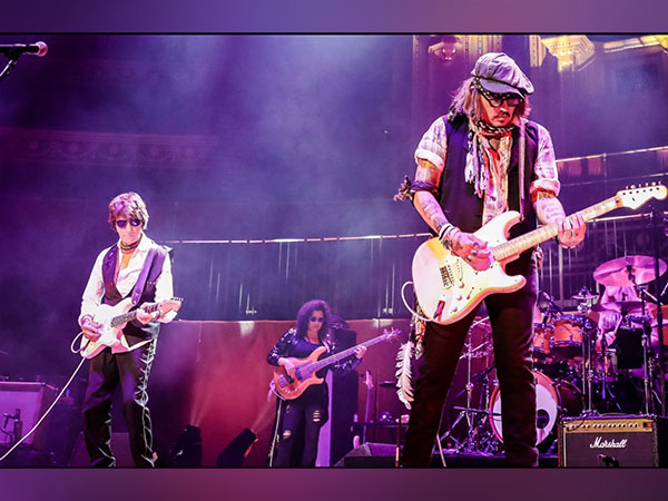 Jeff Beck and Johnny Depp (Image source: Twitter)