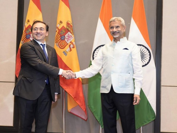 Spanish Foreign Minister Jose Manuel Albares arrives in India (Photo: Twitter/@DrSJaishankar) 
