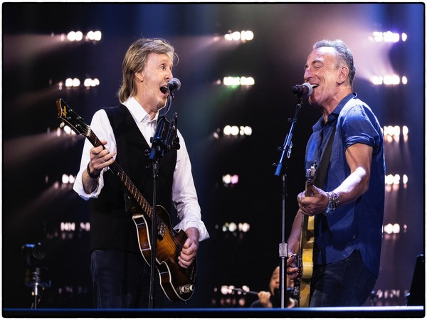 Paul McCartney and Bruce Springsteen (Image source: Twitter)