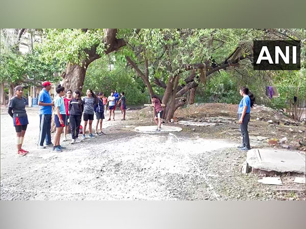 Indore man gives free physical training to army, police aspirants (Photo:ANI)
