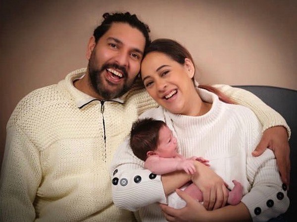 Yuvraj Singh and his wife Hazel Keech with their son (Photo: Yuvraj Singh/ Twitter)