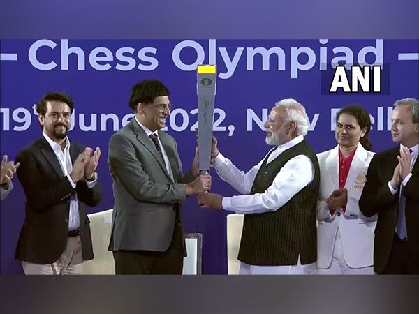 Vishwanathan Anand and PM Modi (Photo: ANI)