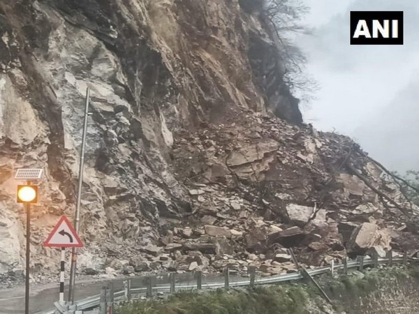Blocked Badrinath highway (Photo/ANI)