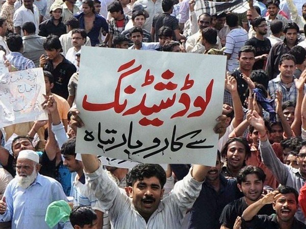 Protest against power loadshedding in Karachi (Image Credit: Twitter)