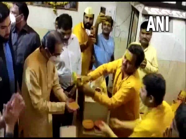 Shiv Sena president Uddhav Thackeray at a temple in Mumbai (Photo/ANI)