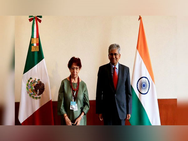 Vice Minister of Foreign Affairs, Carmen Moreno Toscano (Left) and Ambassador Saurabh Kumar (Right) [Photo: Twitter]