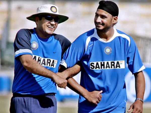 Harbhajan Singh and Virender Sehwag (Photo/Virender Sehwag-Twitter)