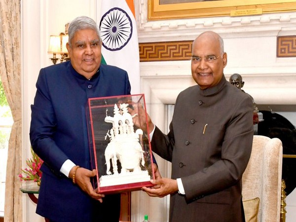 Jagdeep Dhankhar (L) with President Ram Nath Kovind (File photo)