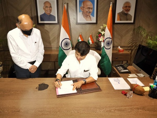 Photo Courtesy: Twitter/@JM_Scindia