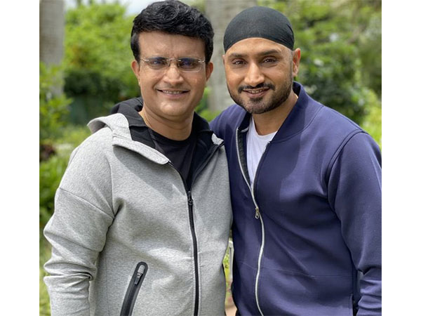 Sourav Ganguly with Harbhajan Singh (Photo/Harbhajan Singh-Twitter)