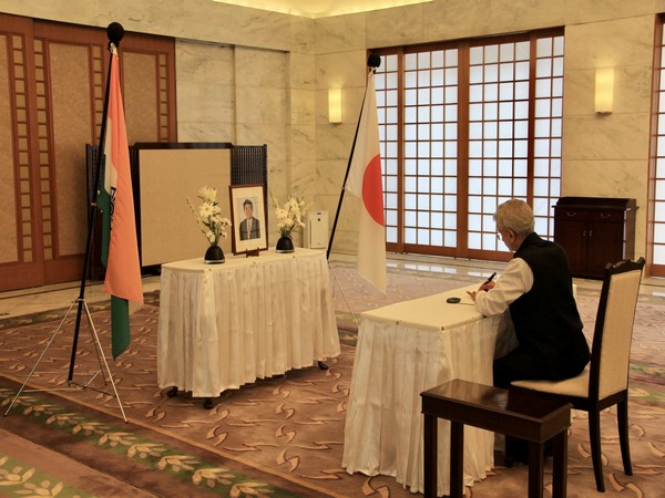 Jaishankar visits Japanese Embassy, condoles Shinzo Abe's assassination (Twitter:@DrSJaishankar)