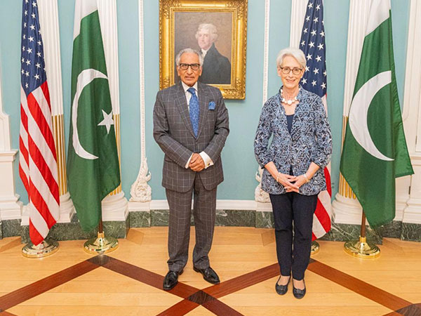 Special Assistant to the Prime Minister of Pakistan (SAPM), Ambassador Tariq Fatemi met with United States Deputy Secretary of State Wendy R. Sherman (Photo Credit: Pakistan Embassy in US)