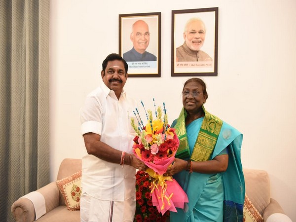 Former Tamil Nadu Chief Minister Edappadi Palaniswami with President delegate Droupadi Murmu (Photo/ANI)