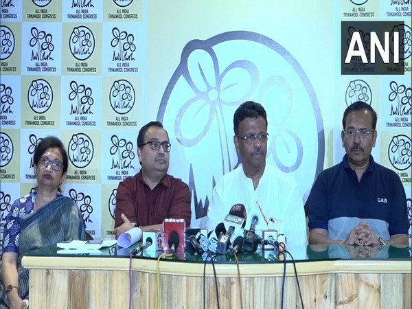 West Bengal Minister Firhad Hakim (second from right)