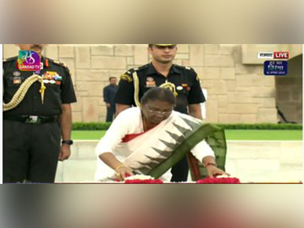 President-elect Droupadi Murmu pays tribute at Rajghat in Delhi.(Pics Source: Sansad TV)