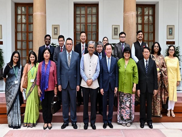 Saurabh Kumar, Secretary East in MEA bid farewell to Malaysian High Commissioner and Vietnamese Ambassador (Photo: Twitter/@AmbSaurabhKumar)