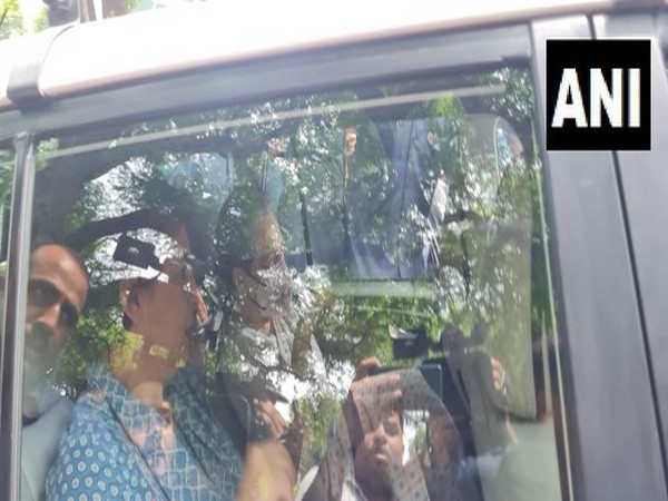 Congress interim president Sonia Gandhi accompanied by her daughter Priyanka Gandhi Vadra arrives at the Enforcement Directorate office (Photo/ANI)