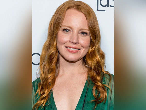 Lauren Ambrose (Image Source: Twitter)