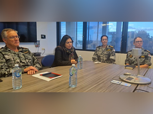 MoS Lekhi discusses gender equality issues with female naval sailors of Australian Navy (Photo Credit: Twitter)