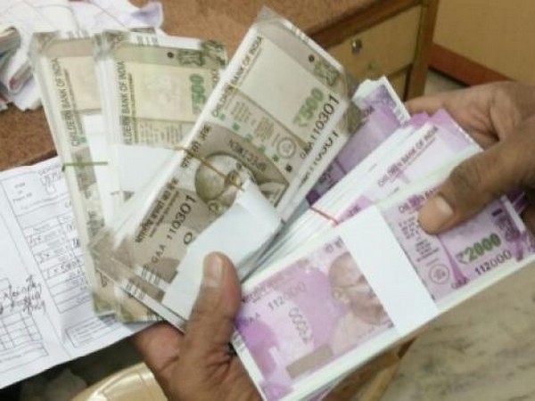 WB: BSF seizes Rs. four lakh fake Indian currency