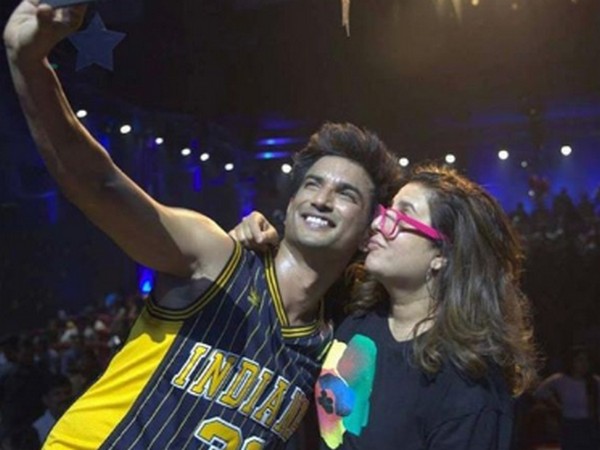 Director, choreographer Farah Khan with late Bollywood actor Sushant Singh Rajput at the sets of 'Dil Bechara' (Image Source: Instagram)