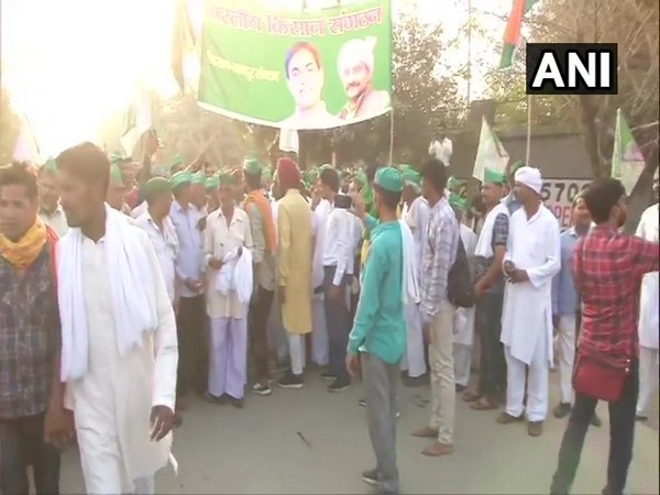 Uttar Pradesh farmers begin march towards Kisan Ghat in Delhi