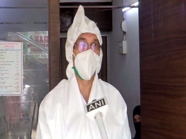 Dr Ayazuddin Farooqi, a physician practising in Dharavi talking to ANI on Saturday