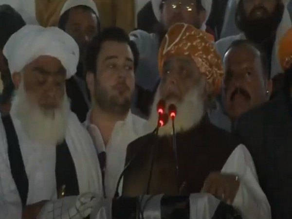 Jamiat Ulema-e Islam (F) chief Maulana Fazlur Rehman speaking during anti-government rally on Sunday at Quetta. 