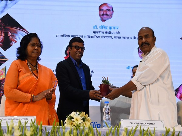 Union Ministers Virendra Kumar (right) and Sadhvi Niranjan Jyoti at launch of Flipkart Foundation.