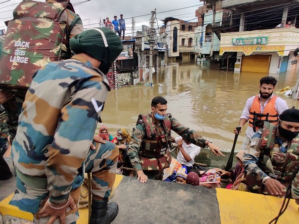 Indian Army flood relief teams carrying out rescue operations. Photo/ANI