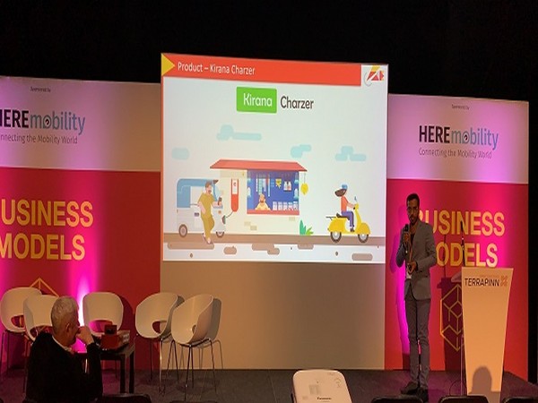 Founder Sameer Ranjan Jaiswal elaborating the benefits of Kirana Charzer to the audience at Move Conference, London