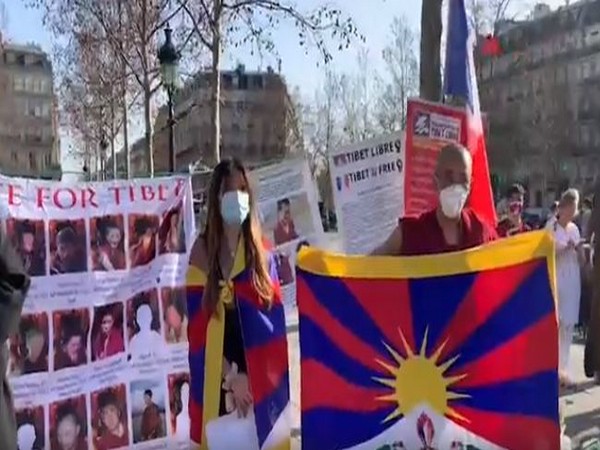 The students of Free Tibet protesting in France against the death of Tibetan tour guide. (Photo credit: Tibet France TV)