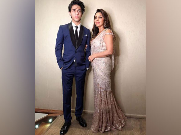 Gauri Khan with son Aryan Khan (Image source: Instagram)