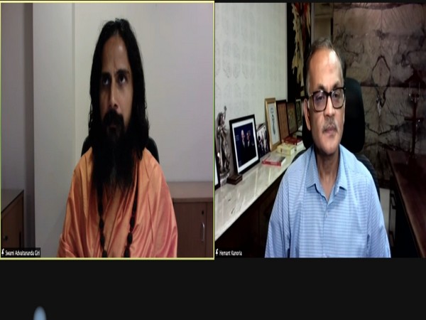 Spiritual leader Advaitananda Giri and Chairman of SREI foundation Hemant Kanoria.