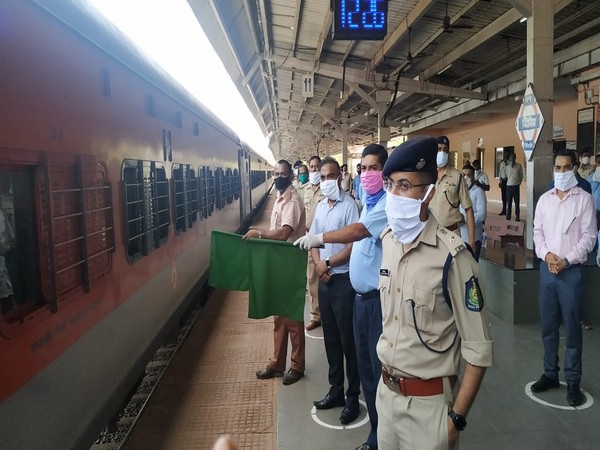 Shramik Express train with 1,200 migrant labourers leaves for Gwalior from Goa. Photo/ANI
