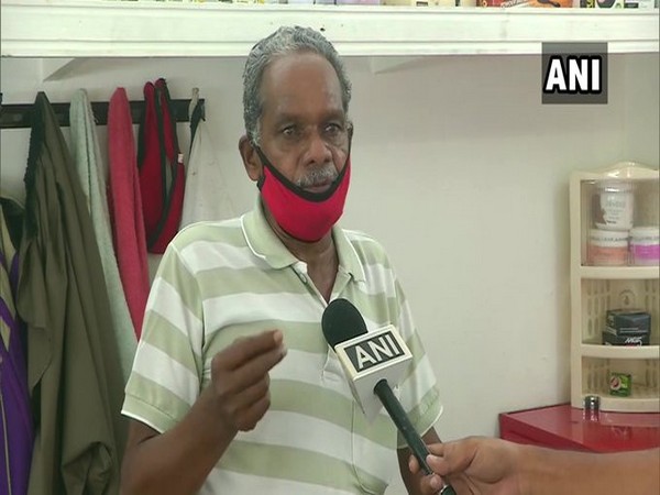 Gopi, a salon owner is giving free hair cut to children up to 14 years in Kochi. [Photo/ANI]