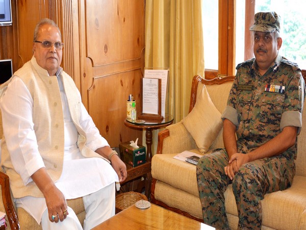 Jammu and Kashmir Governor Satya Pal Malik meets ADG, CRPF, Zulfiqar Hasan in Srinagar on Tuesday. Photo/ANI  
