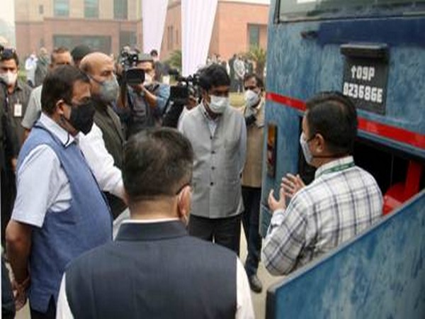 Union Ministers Rajnath Singh & Nitin Gadkari at the DRDO Bhawan on Monday. Photo/PIB
