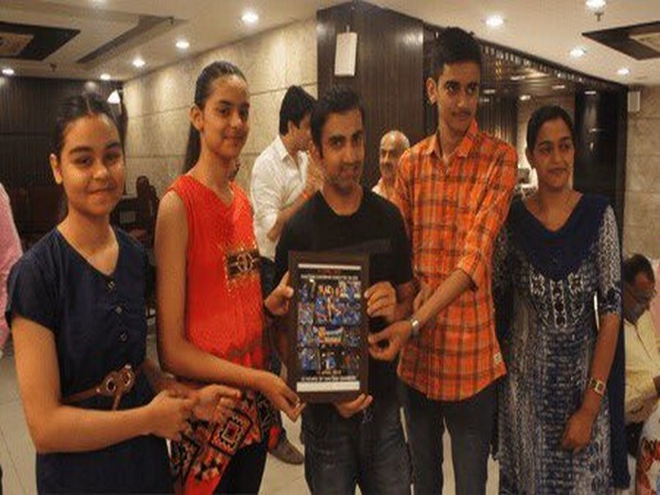 Gautam Gambhir with martyr childrens. (Photo/ Gautam Gambhir Twitter)