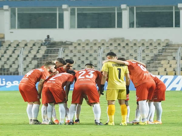 FC Goa players in a huddle (Photo/ FC Goa Twitter)