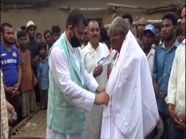 LJP leader felicitates Loungi Manjhi for carving out 5 km long canal in Gaya district, Bihar. (Photo/ANI)