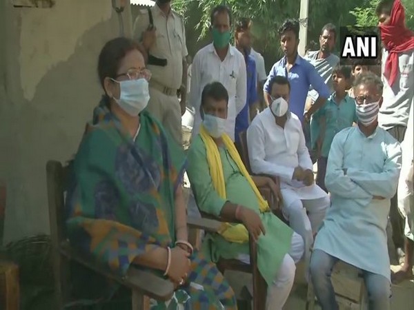 BJP MLA Gayatri Devi and Congress leaders at the residence of the man killed in firing by Nepal's security forces in Sitamarhi on Sunday.