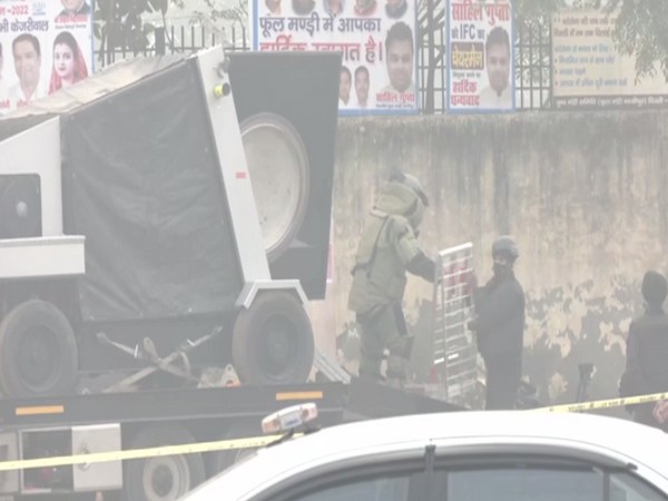 Bomb disposal squad at Gazipur Flower Market (Photo/ANI)