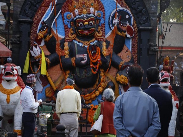 Chief of Army Staff General Manoj Mukund Naravane with his wife made offerings to Pashupatinath's evening time 
