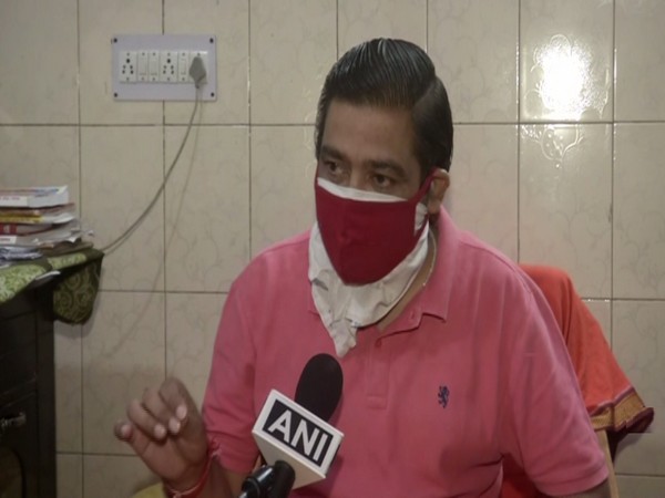 Sunil Sharma, Chief Pandit and Cremation Manager at Ghazipur crematorium. (Photo/ ANI)