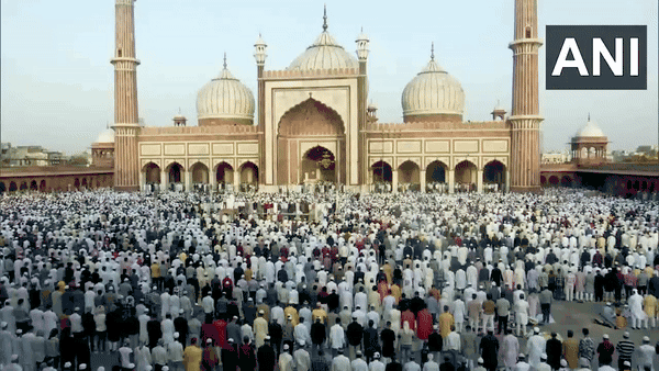 People offer Namaz at the historic Jama Masjid in Delhi (Photo/ANI)