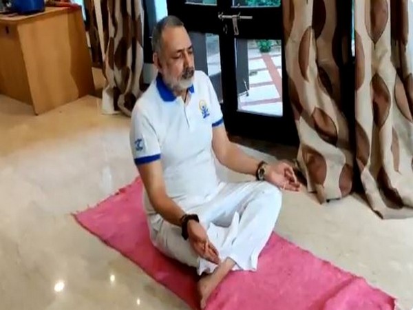 Union Minister Giriraj Singh performing yoga on the occasion of 6th International Yoga Day. [Photo/ANI]